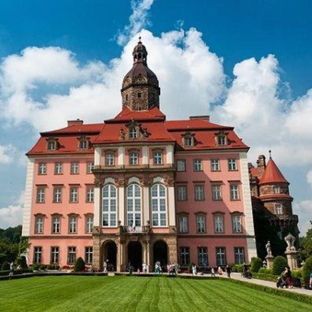 https://pixabay.com/de/photos/ksi%C4%85%C5%BC-schloss-f%C3%BCrstenstein-polen-2444407/